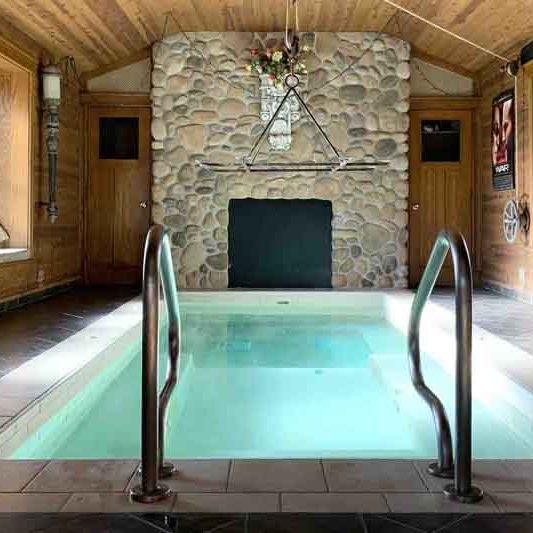 Adeline's Retreat amenities hot tub