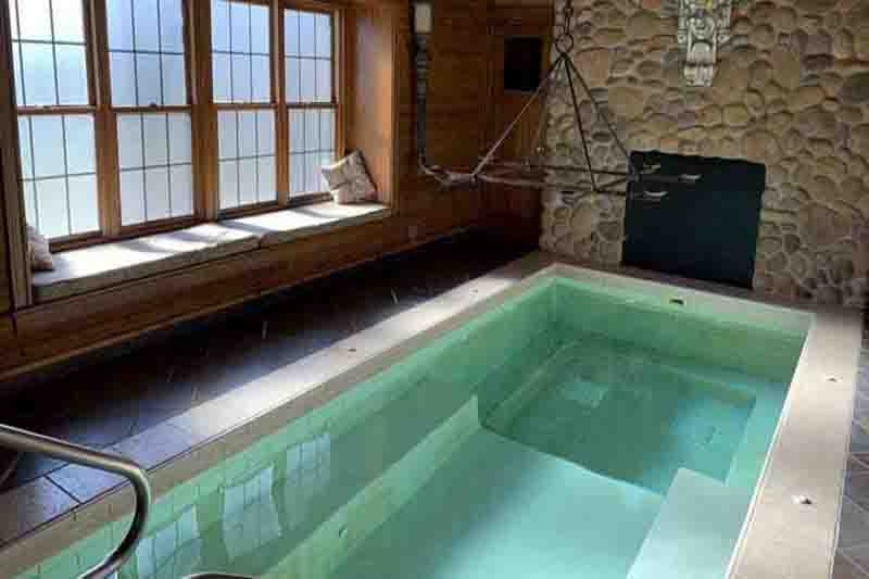 Adelines Retreat ski lodge accommodations near Cascade Mountain