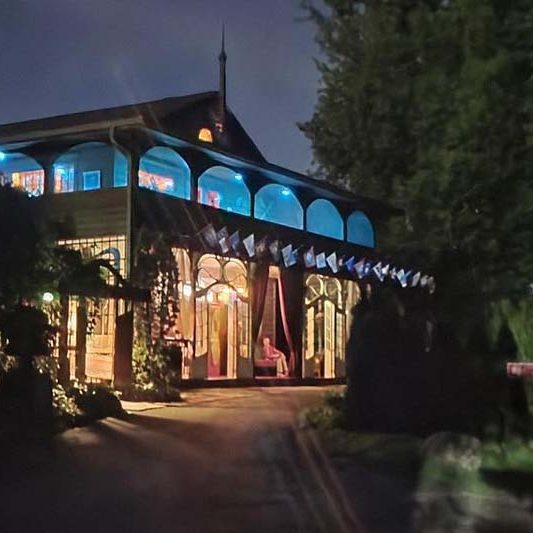 Grand Entrance and Porch Features